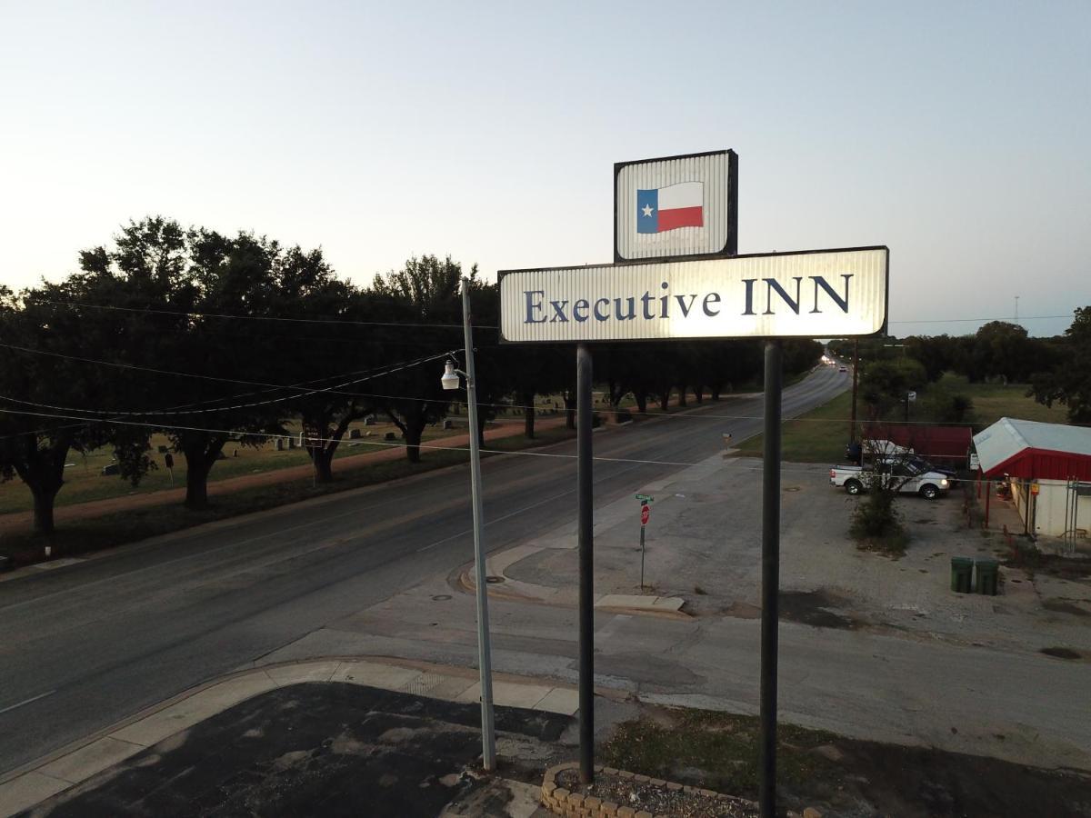 Executive Inn San Saba Екстериор снимка