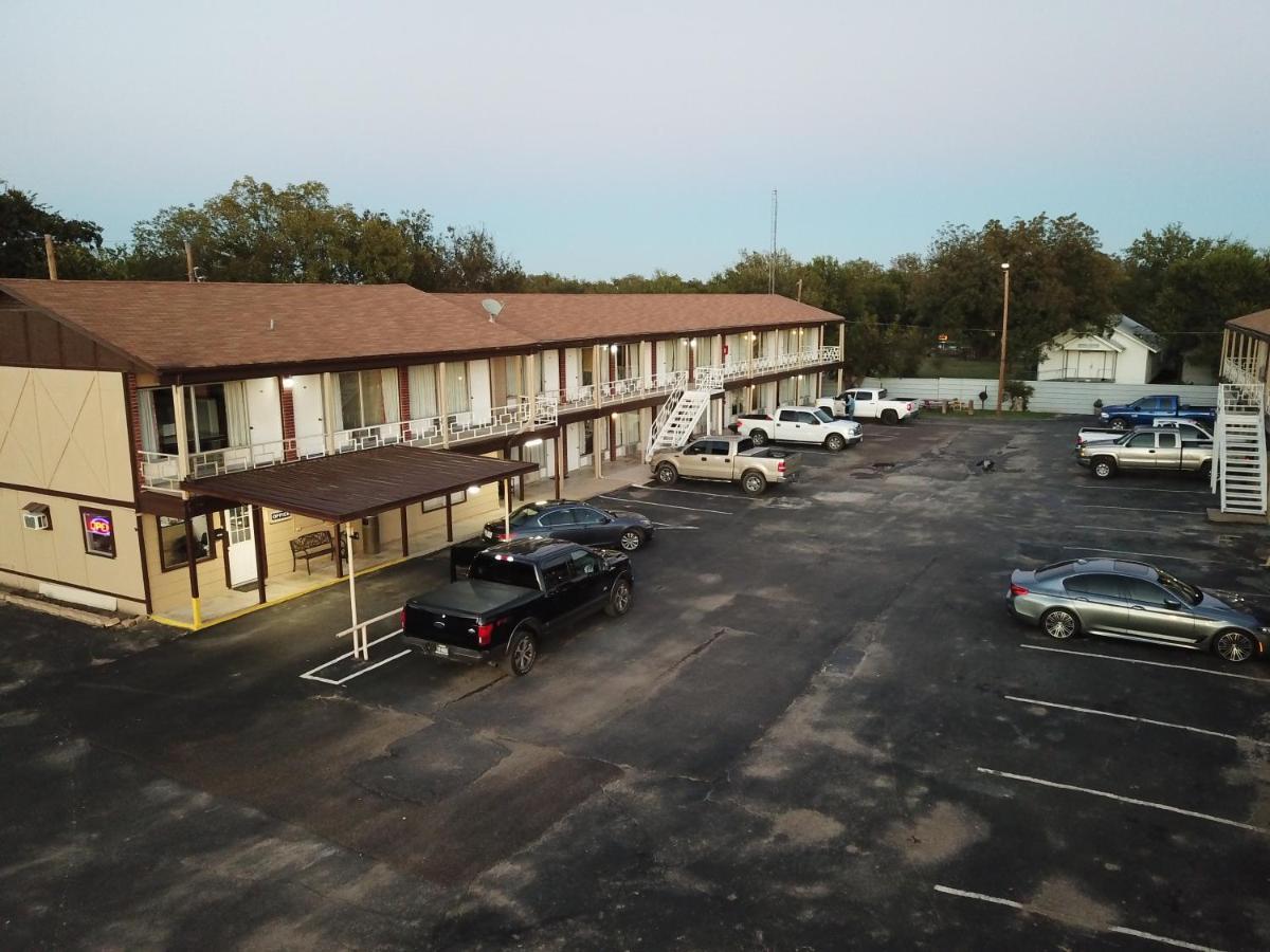 Executive Inn San Saba Екстериор снимка