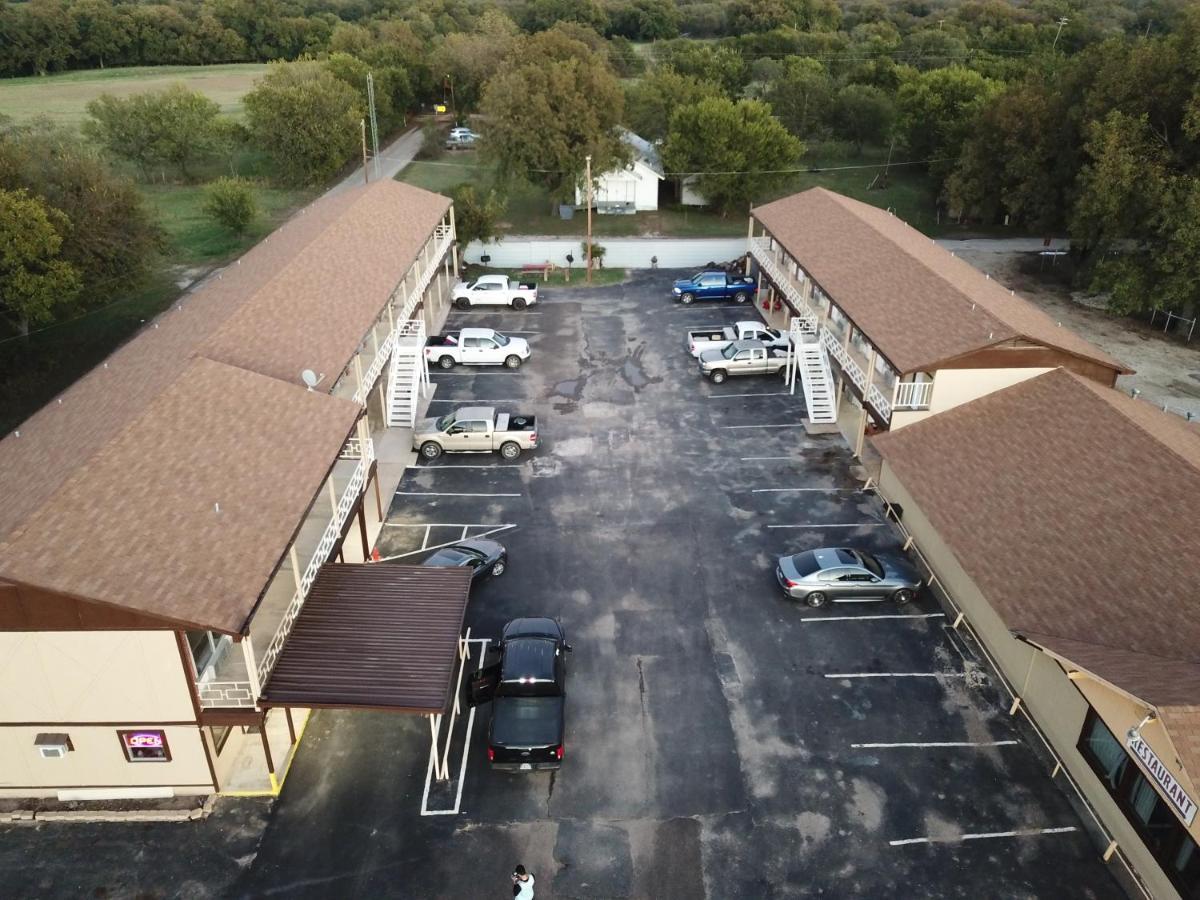 Executive Inn San Saba Екстериор снимка